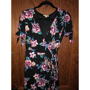 Dress that wraps. No tags but never worn